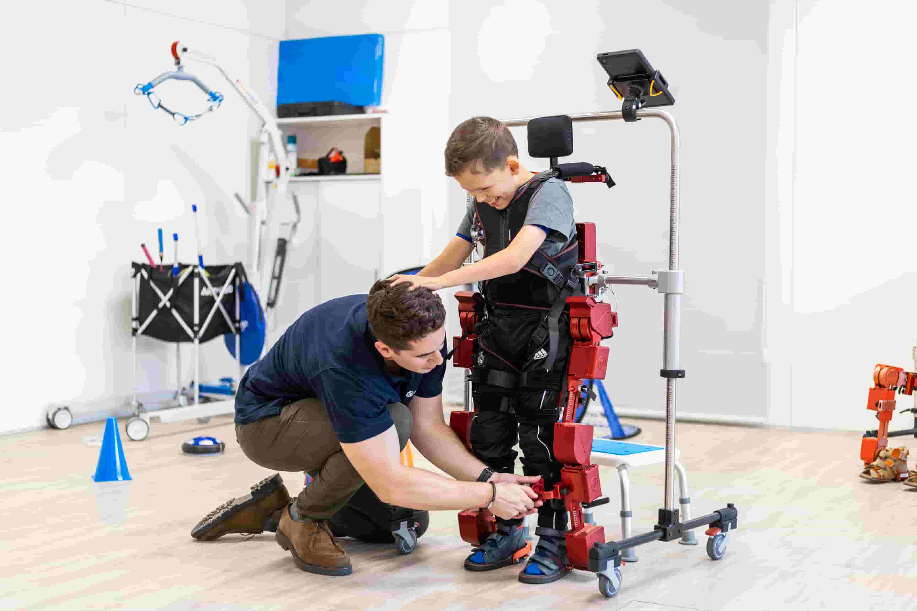Terapia y rehabilitación para niños con lesión medular
